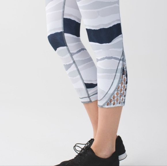 Lululemon True Self Crop Bleacher Stripe White Black 2 - Picture 5 of 8